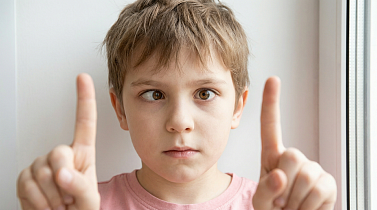 Топ-10 мифов о косоглазии: разбираем с офтальмологом, что правда, а что нет