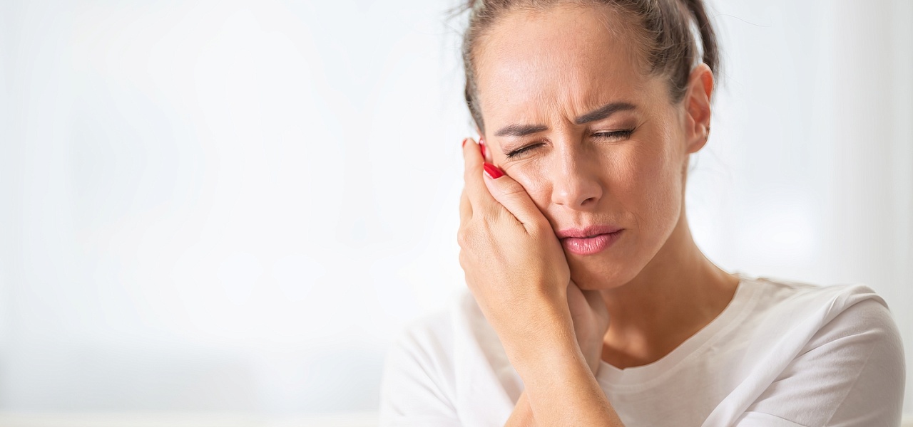 Боль после удаления зуба мудрости: сколько длится, как облегчить и когда это опасно