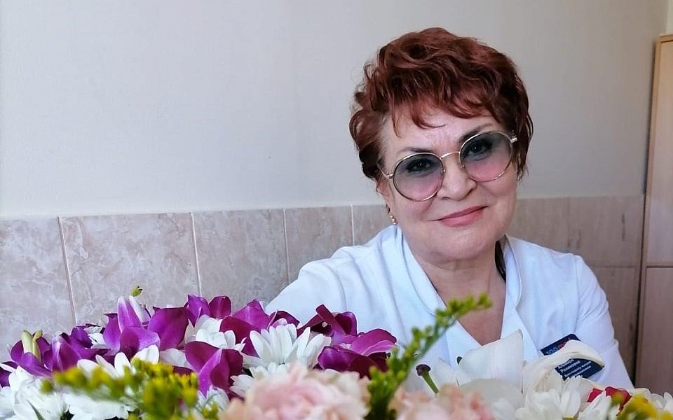 Салихова Альмира Рахимовна отметила 44 года в профессии. Поздравляем! Салихова Альмира Рахимовна отметила 44 года в профессии. Поздравляем!