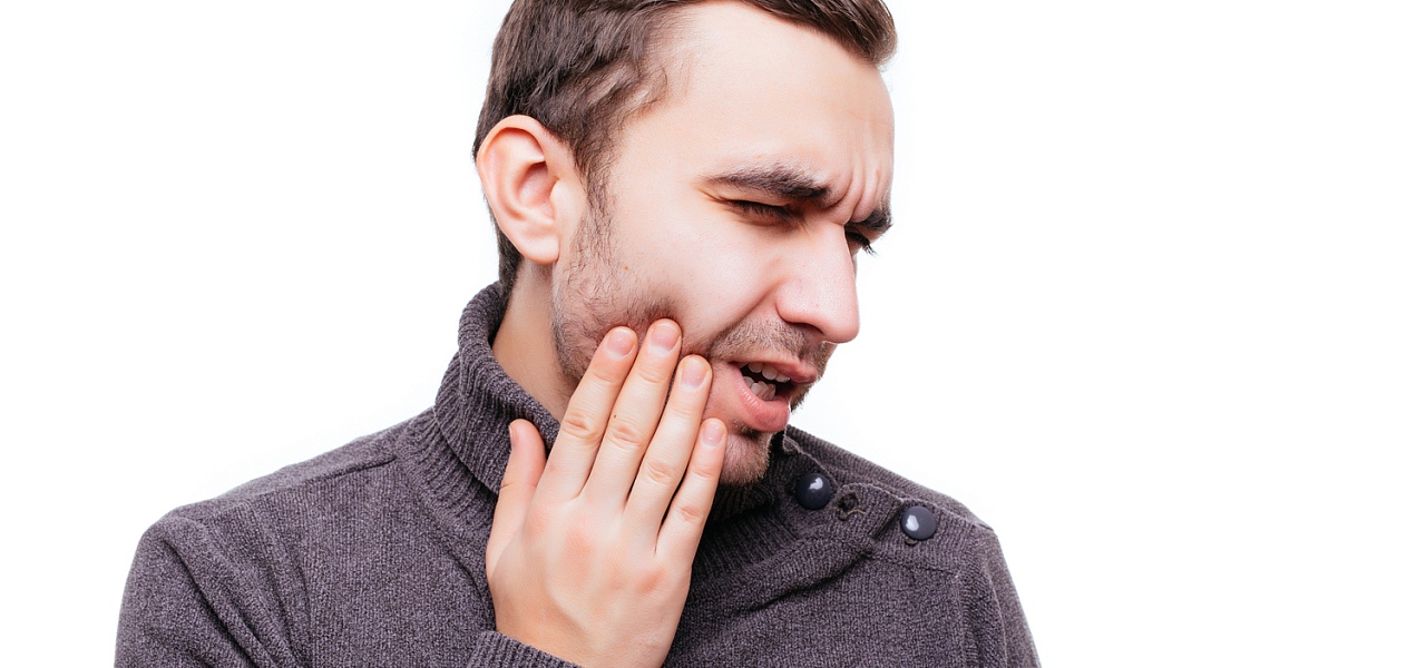 Болит зуб при надавливании: причины, что делать и как лечить